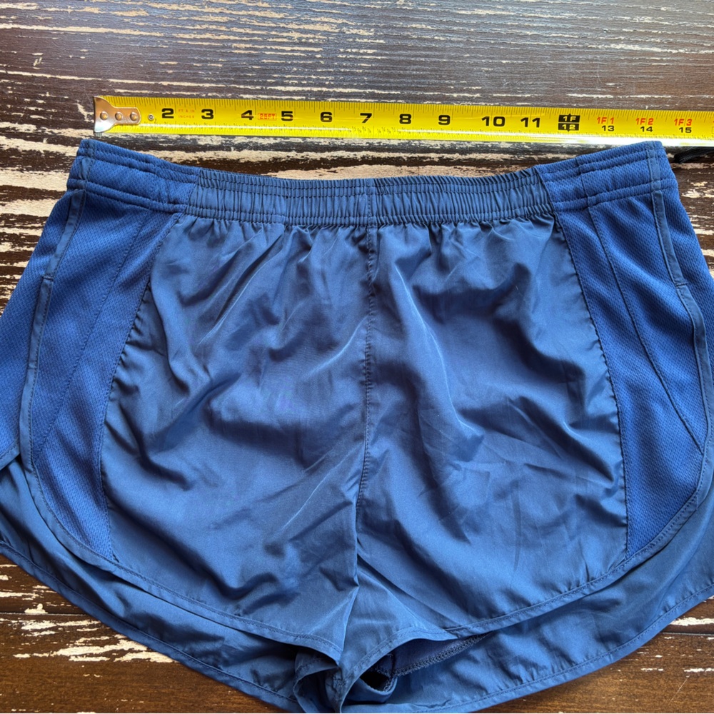 Low rise workout shorts with partial liner